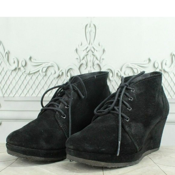 Clarks Black Suede Lace Up Heeled Ankle Chukka Boots Size 7 Medium - Picture 2 of 9
